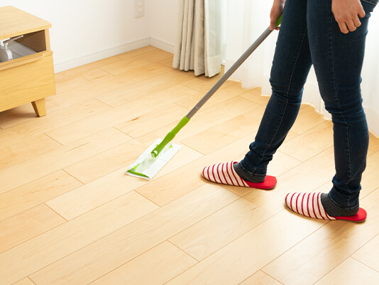 床の拭き掃除